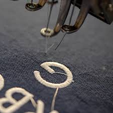 Вышивка на подушках на заказ – уникальный интерьер с вашей индивидуальностью